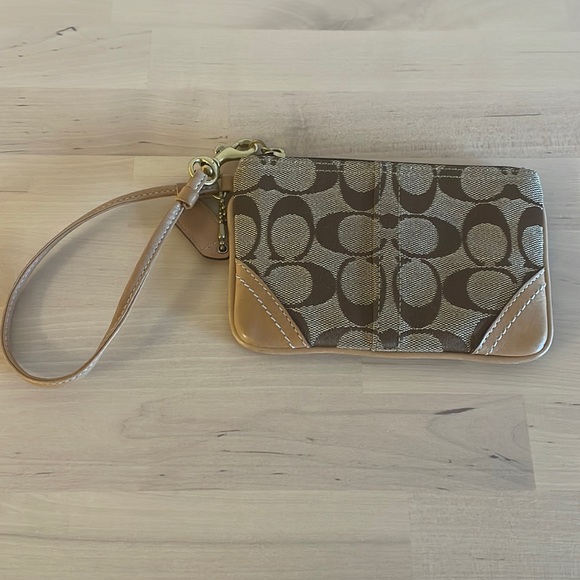 Coach brown/tan wristlet - Picture 4 of 8